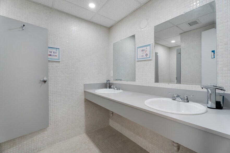 More Photos Of 117 Majorca Ave, Coral Gables Office For Sale