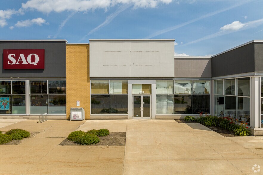 More Photos Of 250-400 Montée Des Pionniers, Terrebonne General Retail For Sale