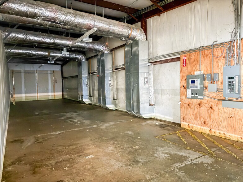 More Photos Of 1395 N Bobby L Glover Hwy, Carlisle Freestanding For Lease