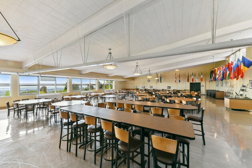 More Photos Of 3500 Mountain Blvd, Oakland Schools For Lease