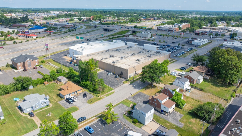 More Photos Of 4150 Crescent Dr, Saint Louis Office For Sale