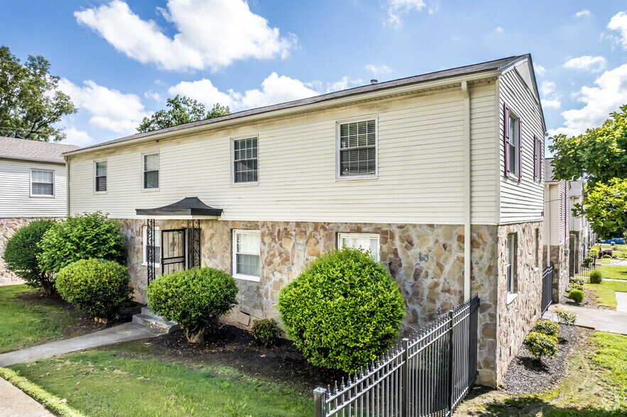 More Photos Of 2024 Jefferson Ave, Memphis Apartments For Sale