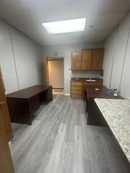 More Photos Of 2511 Logan St, Selma Medical For Lease