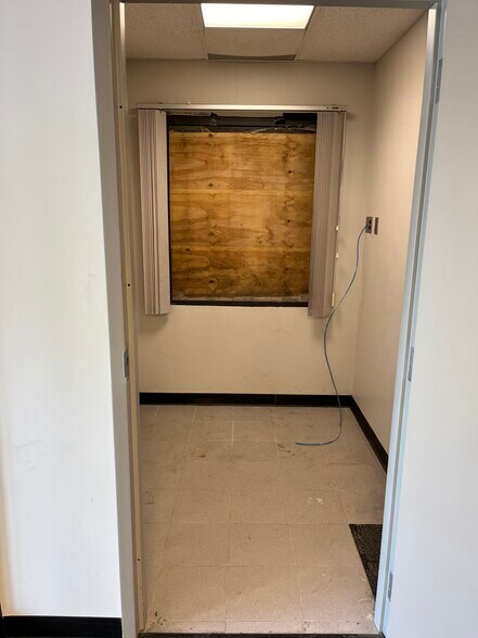 More Photos Of 69055 N Main St, Richmond Bank For Lease