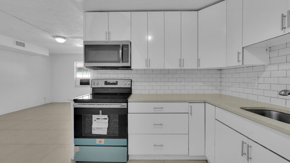 More Photos Of 715 Washington Ave, Lake Worth Apartments For Sale