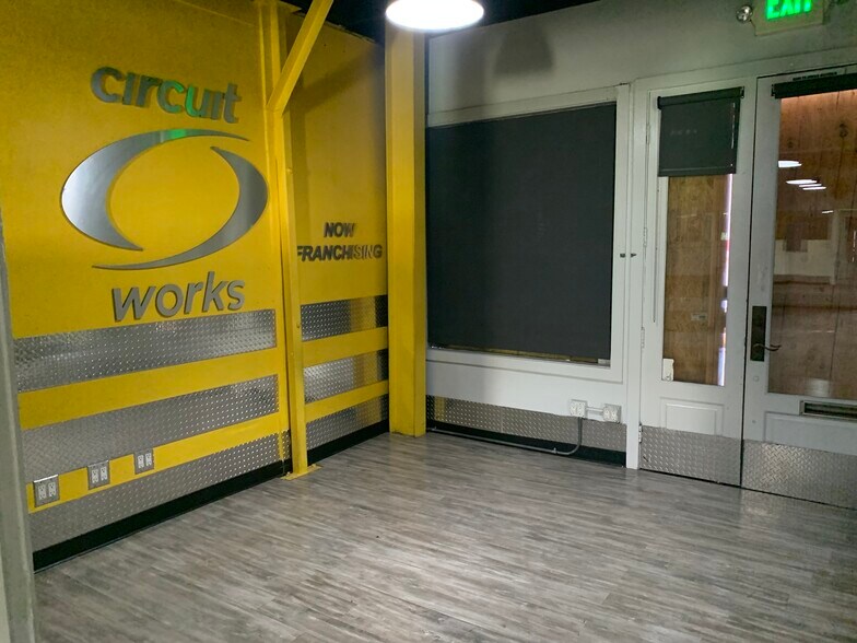 More Photos Of 2003-2011 Main St, Santa Monica Freestanding For Sale