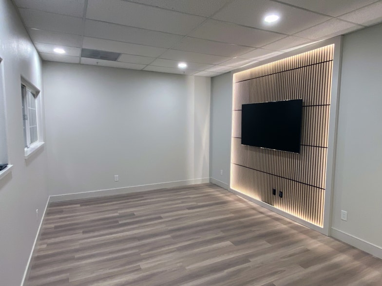 More Photos Of 14369 Keil Rd NE, Aurora Industrial For Sale