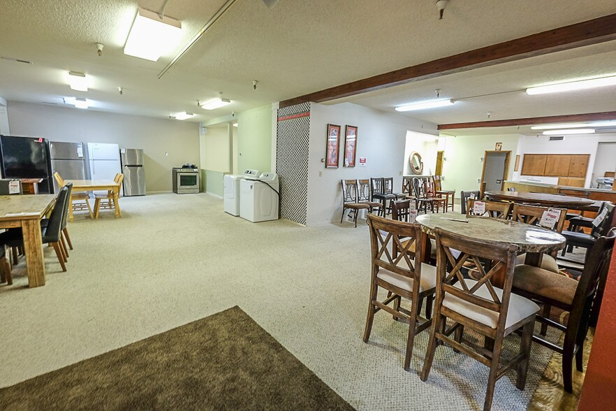 More Photos Of 1126-1150 Main Ave, Tillamook Storefront For Lease