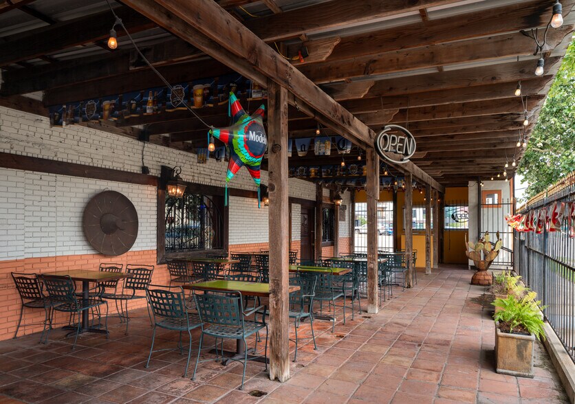 More Photos Of 2134 E 7th St, Austin Restaurant For Sale