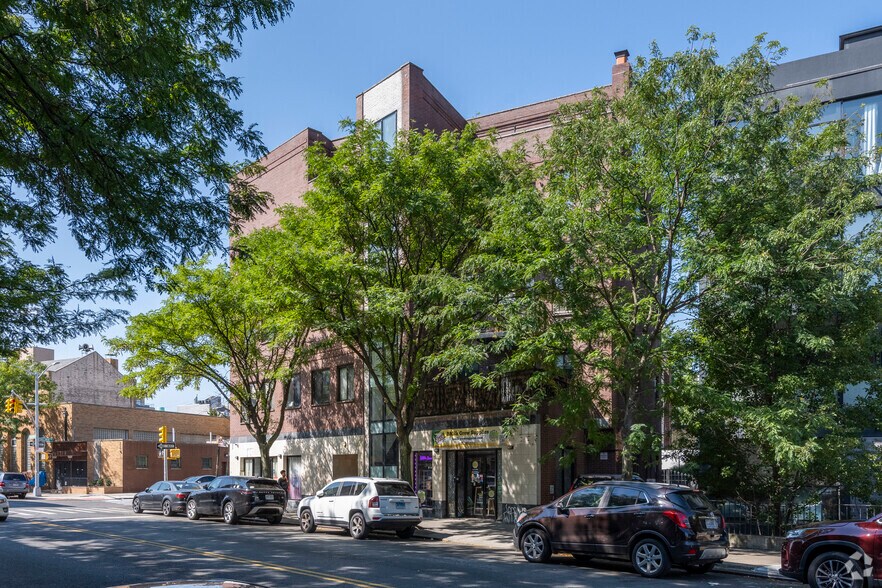 More Photos Of 188 Woodpoint Rd, Brooklyn Apartments For Sale