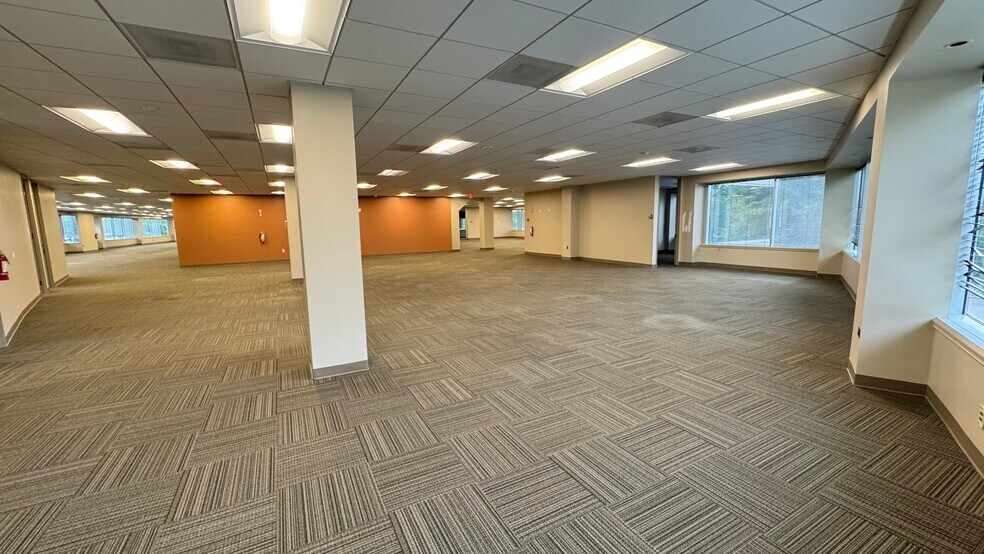 More Photos Of 9401 Arrowpoint Blvd, Charlotte Office For Lease