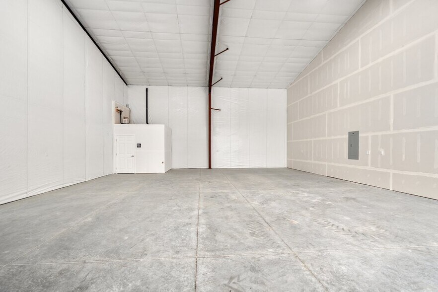 More Photos Of 13570 W Highway 53, Rathdrum Light Distribution For Sale