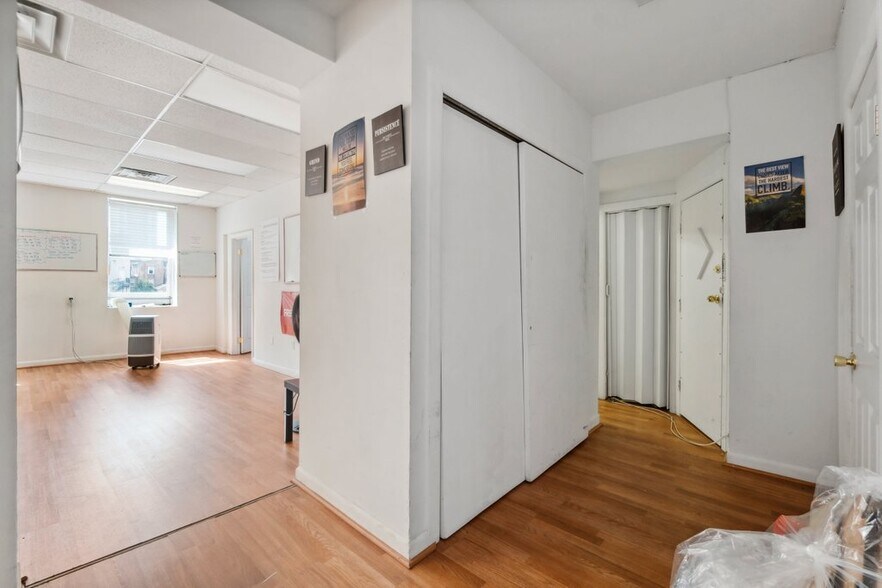 More Photos Of 519-521 N Charles St, Baltimore Office For Sale