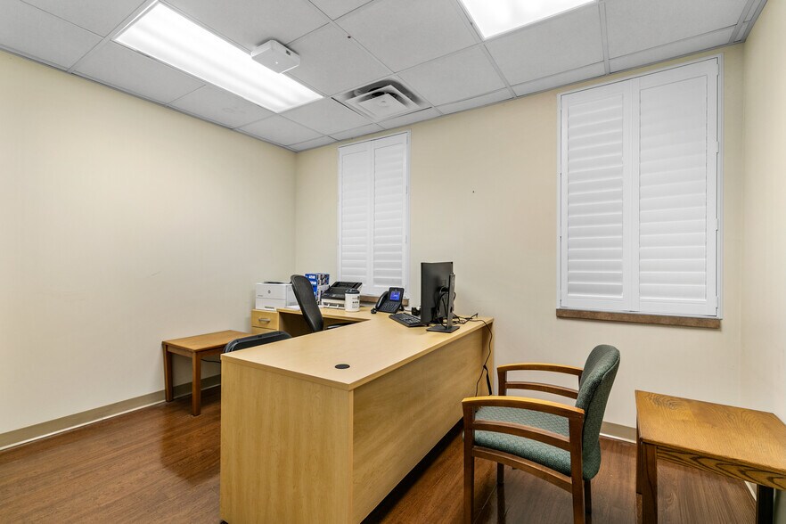 More Photos Of 1928-1936 Salk Ave, Tavares Medical For Lease
