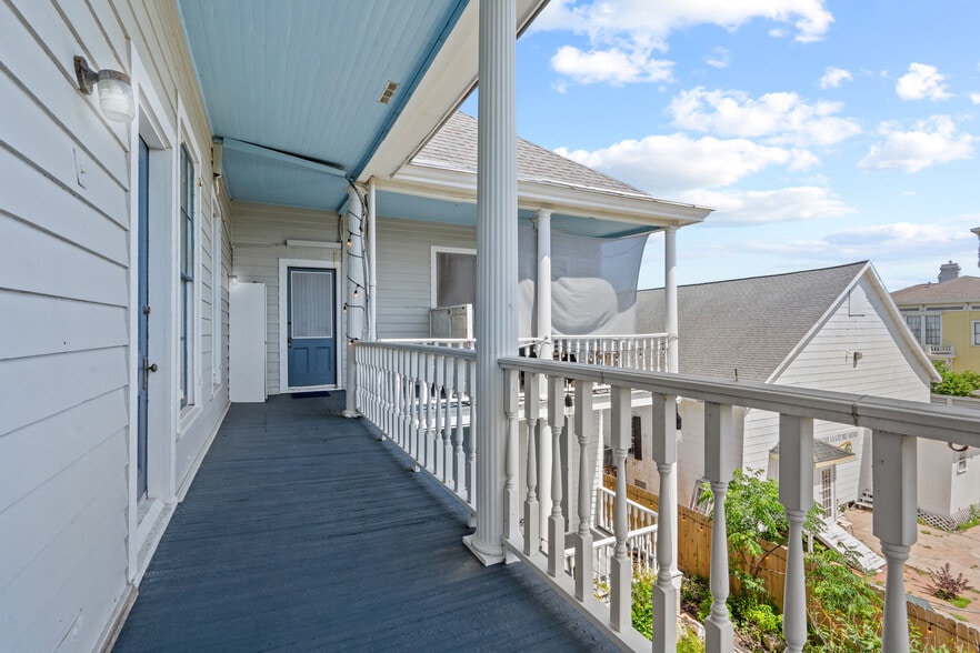 More Photos Of 1103 33rd St, Galveston Hotel For Sale