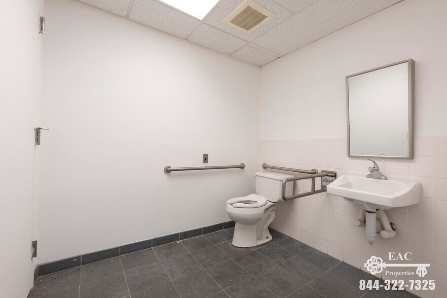 More Photos Of 48 Westport Ave, Norwalk Supermarket For Lease