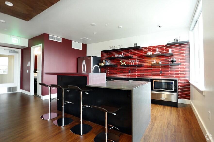 More Photos Of 2020 E Madison St, Seattle Apartments For Lease