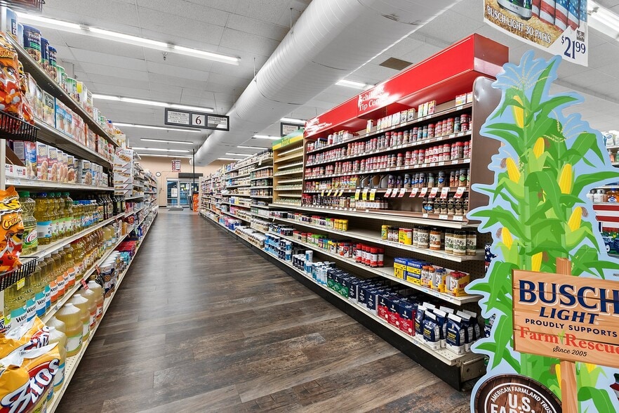 More Photos Of 2330 Menasha Ave, Manitowoc Supermarket For Sale