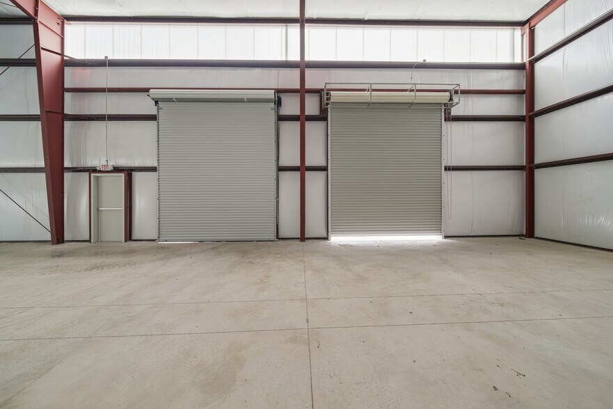 More Photos Of 13600 S Gessner Rd, Missouri City Warehouse For Lease