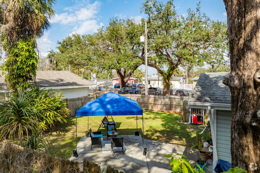 More Photos Of 7810 N Van Dyke Plz, Tampa Apartments For Sale