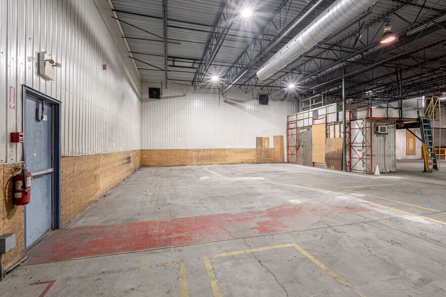 More Photos Of 60 Rue Sheard, Coaticook Industrial For Sale