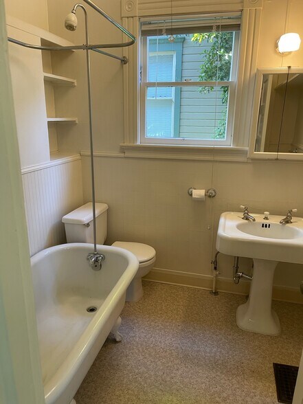 More Photos Of 903 SE 17th Ave, Portland Apartments For Sale