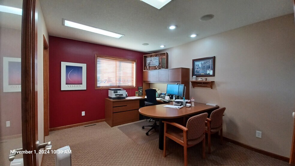 More Photos Of 822-826 S 4th St, Clinton Office For Sale