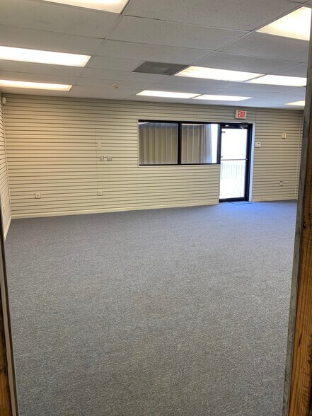 More Photos Of 1909 7th Ct N, Lake Worth Light Distribution For Lease