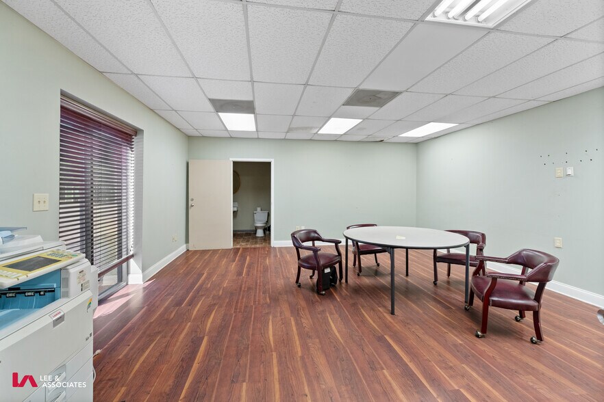 More Photos Of 774 McFarland Pky, Alpharetta Warehouse For Lease