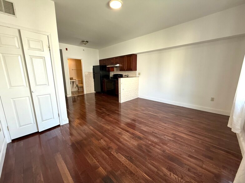 More Photos Of , Philadelphia Unknown For Sale