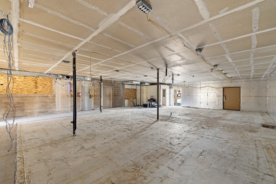 More Photos Of 68766 Perez Rd, Cathedral City Warehouse For Lease