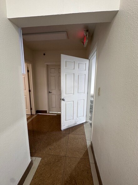 More Photos Of 3140 Polaris Ave, Las Vegas Light Distribution For Lease