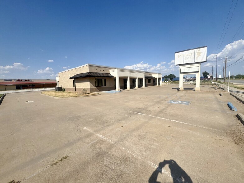 More Photos Of 2618 Old Iowa Park Rd, Wichita Falls Bank For Sale