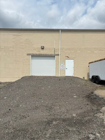More Photos Of 421 8th Ave, Sutersville Warehouse For Lease