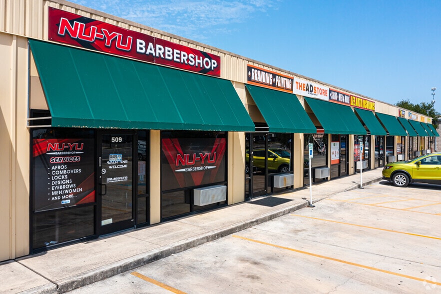 More Photos Of 8034 Culebra Rd, San Antonio Self Storage For Lease