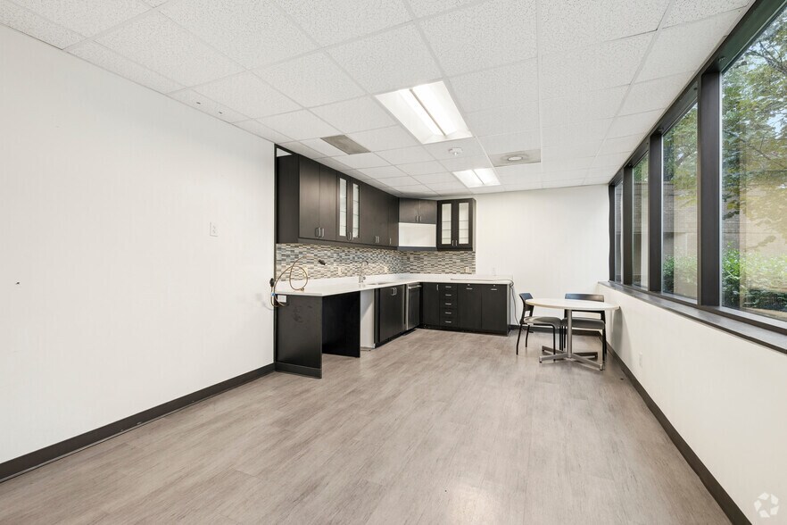 More Photos Of 2900 Highwoods Blvd, Raleigh Office For Lease