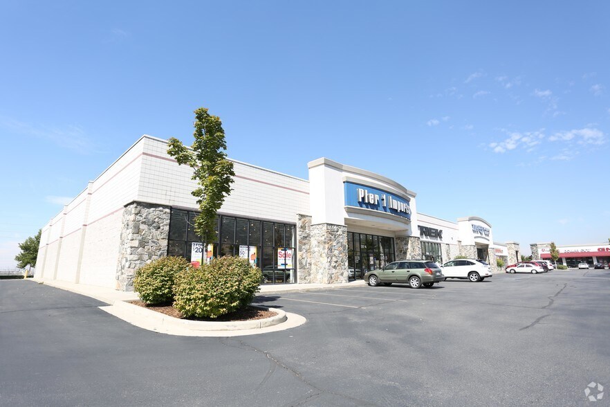 More Photos Of 120-156 N Market Place Dr, Centerville General Retail For Lease