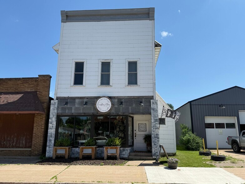 More Photos Of 320 N Main St, Scandinavia Storefront Retail Residential For Sale