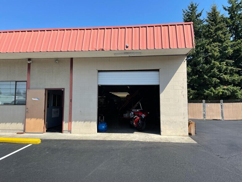More Photos Of 20810-20820 International Blvd, Seatac Industrial For Sale