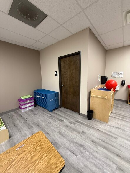 More Photos Of 1351 N Zaragoza Rd, El Paso Office For Sale