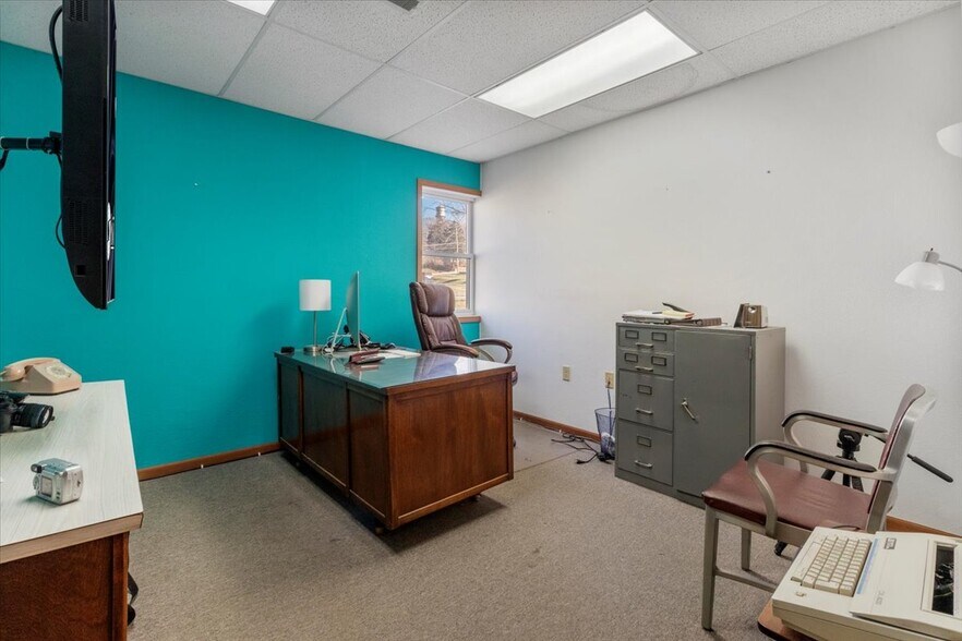 More Photos Of 302 E Washington Ave, Ava General Retail For Sale