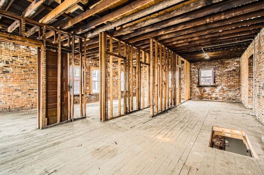 More Photos Of 132 E 5th Ave, Columbus Storefront Retail Residential For Sale