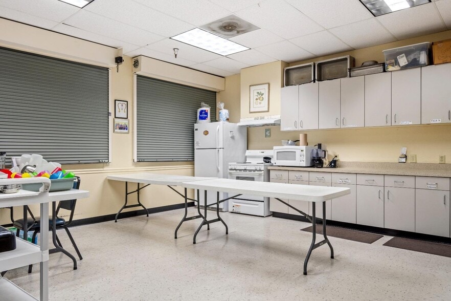 More Photos Of 1052 C St, Fresno Office For Sale