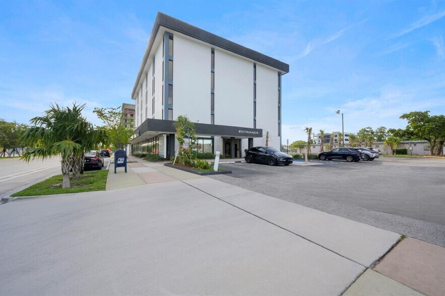 More Photos Of 2131 Hollywood Blvd, Hollywood Office Residential For Lease