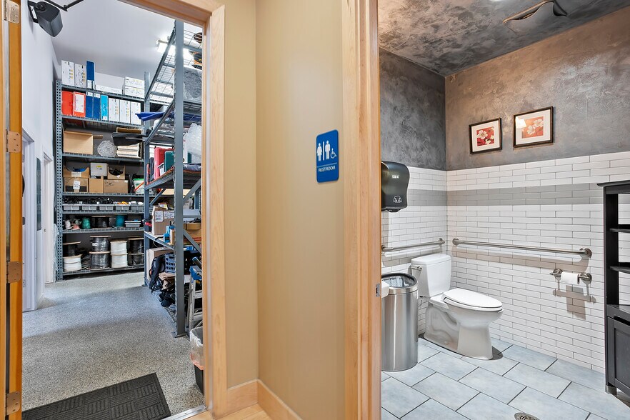 More Photos Of 1090 Cambridge Cir, Layton Flex For Sale