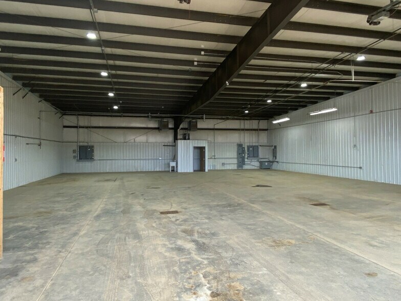 More Photos Of 1810 Mindy St, Tea Industrial For Lease