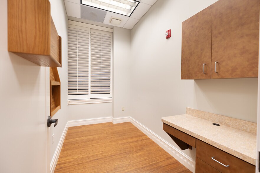 More Photos Of 3021 N Airport Pulling Rd, Naples Office For Sale