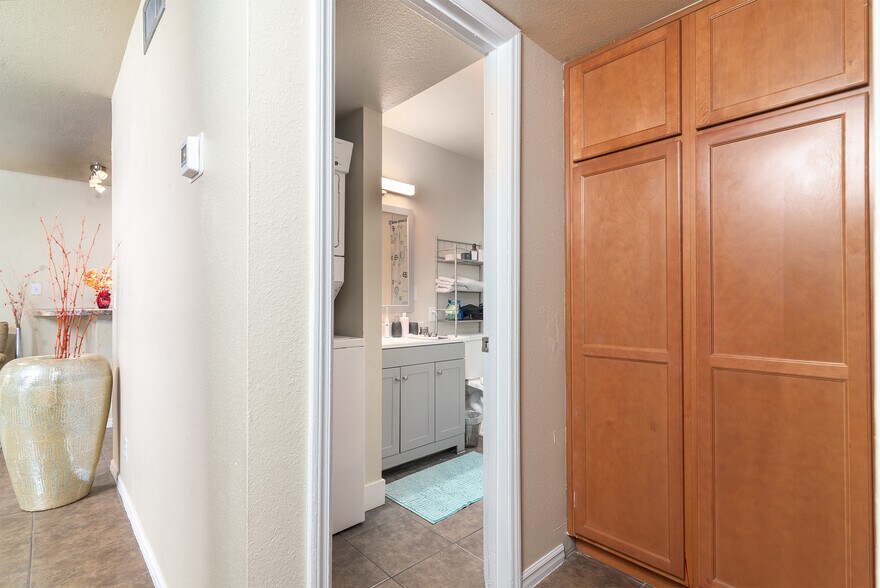 More Photos Of 528 W La Jolla Dr, Tempe Apartments For Sale