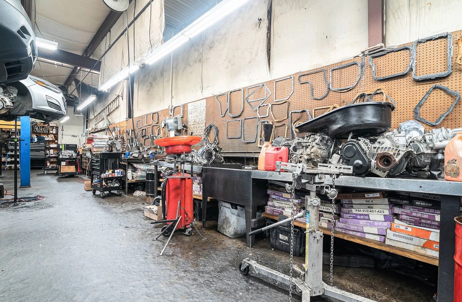 More Photos Of 5965 Memorial Dr, Stone Mountain Auto Repair For Sale