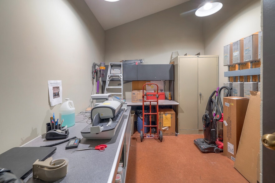 More Photos Of 8880 Ballentine St, Overland Park Office For Sale